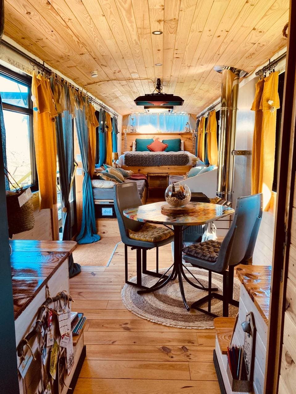 Nuit dans un bus reconverti — Le Busido — Vouzan, Sud-Charente