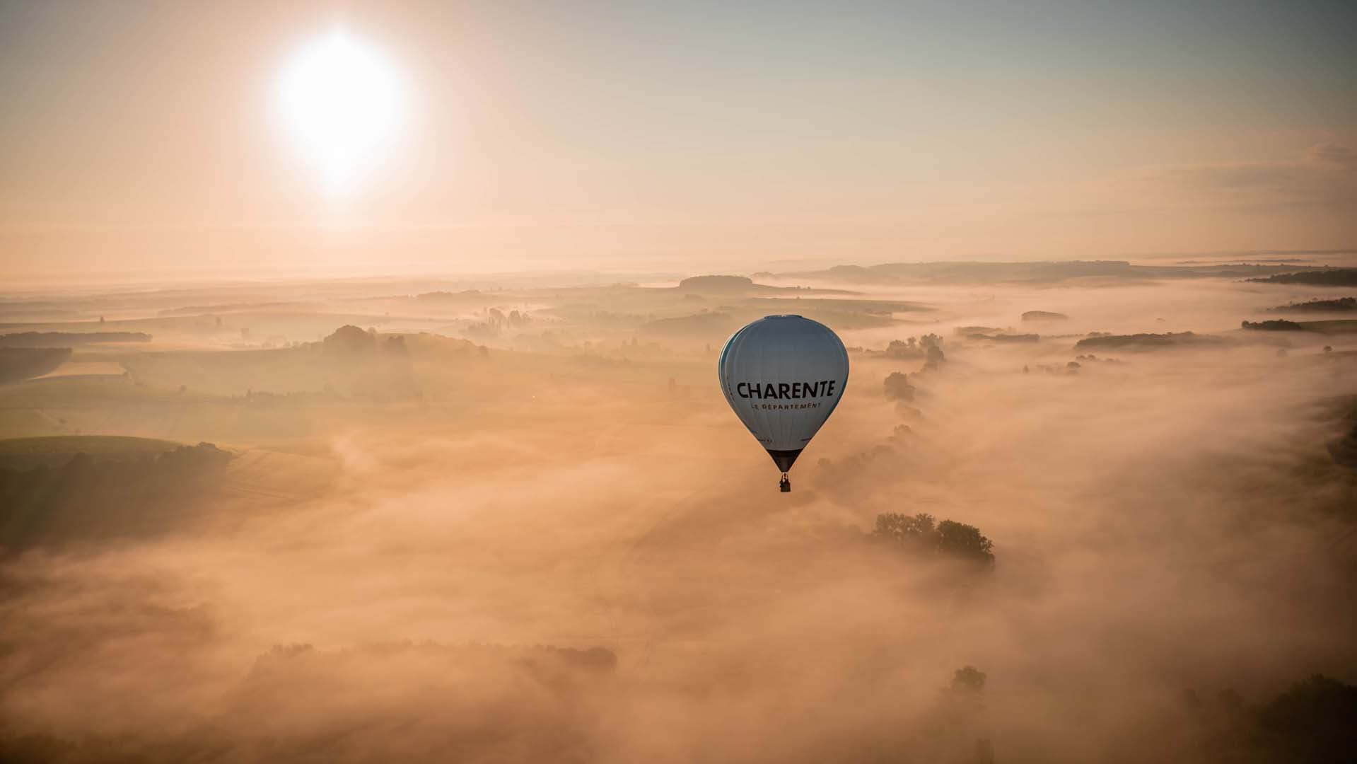 Vol en montgolfière au-dessus de la Charente — Charente — Villebois, Aubeterre, Cognac